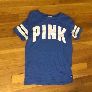 victoria’s secret’s store “pink”, blue shirt